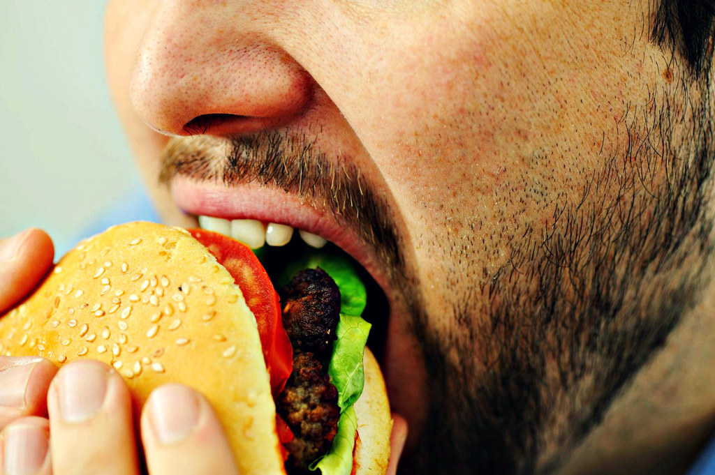 Z fast foodów powinieneś zrezygnować nie tylko ze względu na możliwość przybrania na wadze...