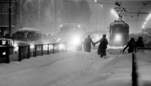 Warszawa o okowach mrozu i śniegu zimy stulecia (początek 1979 r.)