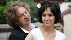 Początki związku Lucy (Ilona Ostrowska) i Kusego (Paweł Królikowski) nie były łatwe. Ale z czasem przyjaźń zmieniła się w miłość
