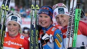 Kerttu Niskanen (w środku) wyprzedziła Norweżki na finiszu