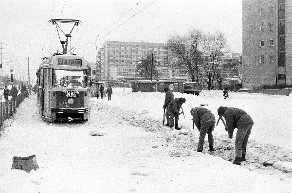 Warszawa, ul. Broniewskiego. Brak komunikacji z dzielnicami Piaski, Chomiczówka i Huta Warszawa