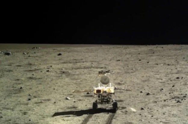 Łazik Yutu w drodze Łazik Yutu w drodze