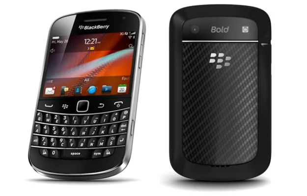 BlackBerry Bold 9900 z systemem BlackBerry 7 OS