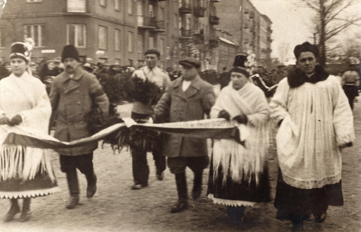 Kondukt zmierzający na Cmentarz Bródnowski
