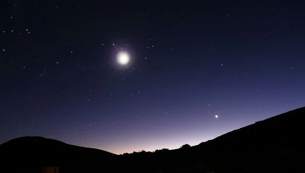 Warto spojrzeć w niebo Warto spojrzeć w niebo