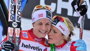 Najlepsze zawodniczki Tour de Ski - Therese Johaug (z prawej) i Astrid Uhrenholdt Jacobsen 