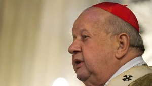 Głównym konsekratorem podczas święceń biskupich jest metropolita krakowski kard. Stanisław Dziwisz. 