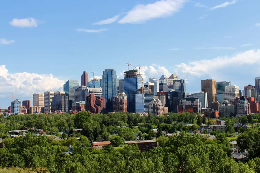 Calgary, największe miasto w prowincji Alberta, leżące na przedgórzu Gór Skalistych