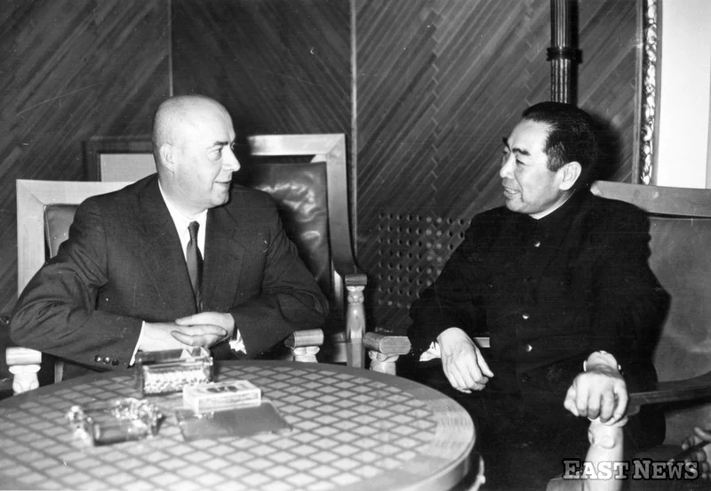 Pierwsza wizyta w Polsce premiera Chin Zhou Enlai. Spotkanie z premierem PRL Józefem Cyrankiewiczem; lipiec 1954 Pierwsza wizyta w Polsce premiera Chin Zhou Enlai. Spotkanie z premierem PRL Józefem Cyrankiewiczem; lipiec 1954