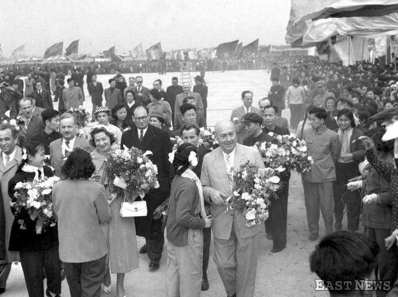 Premier PRL Józef Cyrankiewicz wraz z polską delegacją z wizytą w Pekinie; 7 kwiecień 1957 Premier PRL Józef Cyrankiewicz wraz z polską delegacją z wizytą w Pekinie; 7 kwiecień 1957