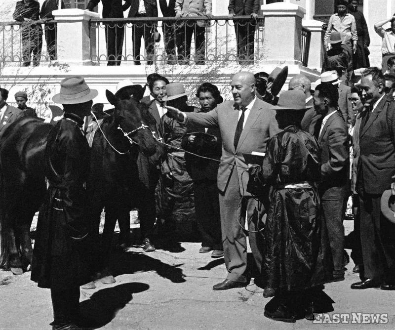 Polska delegacja w Ułan Bator w Mongolii,czerwiec 1969; n/z premier Józef Cyrankiewicz Polska delegacja w Ułan Bator w Mongolii,czerwiec 1969; n/z premier Józef Cyrankiewicz