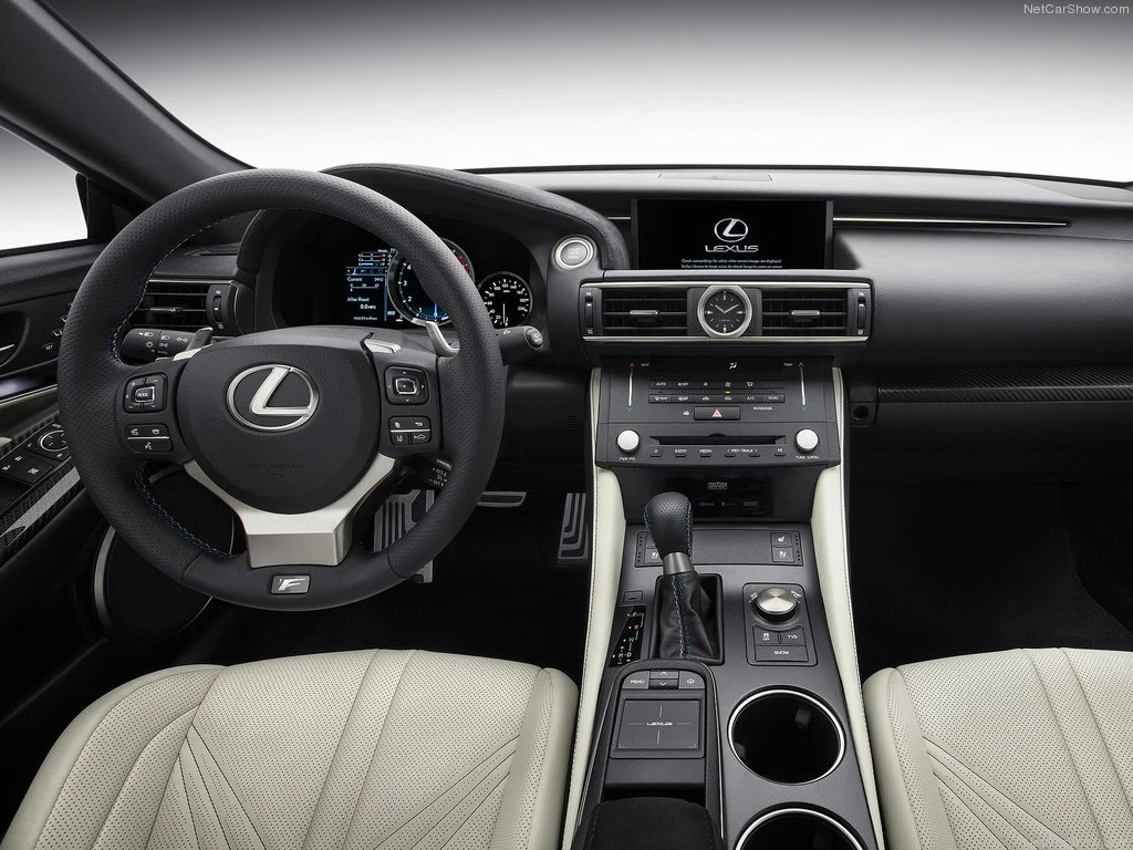 Lexus RC F (2015)