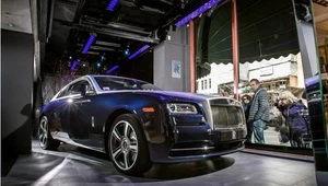 W ubiegłym roku Rolls-Royce wprowadził do swojej oferty coupe o nazwie Wraith (fot. powyżej). Od niedawna auta tej marki można kupić oficjalnie także w Polsce, w stołecznym salonie Auto Fus.