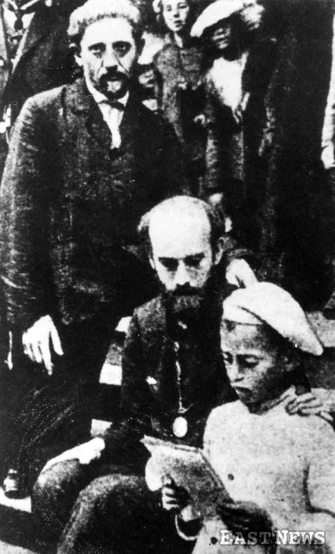 Janusz Korczak jako wychowawcana na koloniach w Michałówce, 1907