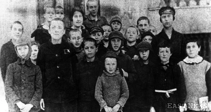 Stefania Wilczyńska, najbliższa współpracowniczka Janusza Korczaka z dziećmi Domu Sierot, Warszawa lata 20