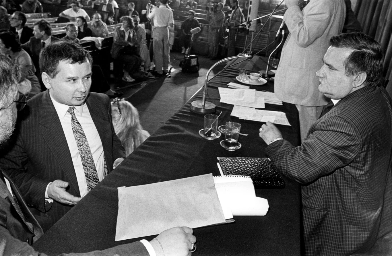 Warszawa, 1990. Komitety Obywatelskie przy Lechu Wałęsie. Spotkanie na Uniwersytecie Warszawskim, prowadzone przez Lecha Wałęsę