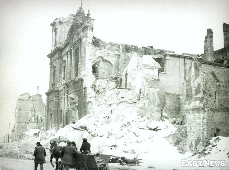 Warszawa, styczeń 1945, ruiny kościoła św. Krzyża 
