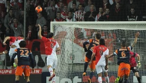 Layvin Kurzawa (drugi z lewej) strzela gola dla AS Monaco w meczu z Montpellier 
