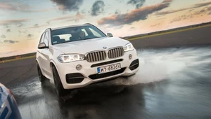 Przód nowego BMW X5 jest bardziej agresywny niż u poprzednika. LED-owe oświetlenie (na zdjęciu) to płatna opcja za 5375 zł.