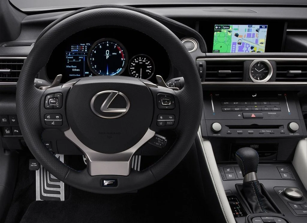Lexus RC F (2015)