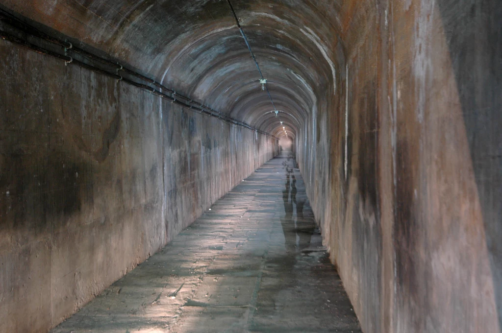 Rekordowy tunel w Inchindown. Tutaj na echo czeka się... 112 sekund