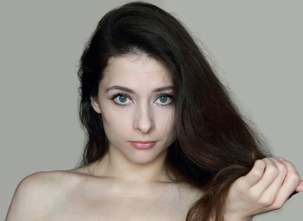 Największym grzechem posiadaczek tłustych włosów jest zbyt częste mycie głowy Największym grzechem posiadaczek tłustych włosów jest zbyt częste mycie głowy