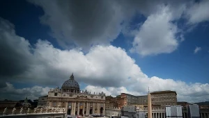 Kiedy agencja Associated Press poinformowała o blisko 400 księżach usuniętych ze stanu kapłańskiego, w pierwszym komentarzu "na gorąco" rzecznik Watykanu ksiądz Federico Lombardi je zdementował