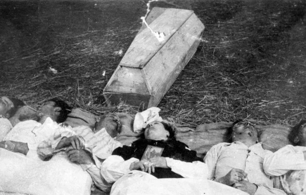 Czesi pomordowani przez Ukraińców we wsi Chołopecze