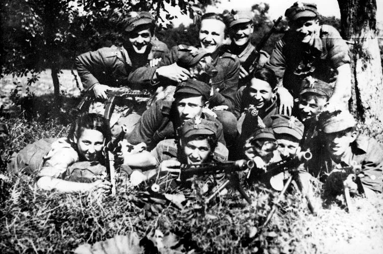 4 Szwadron 5 Brygady AK mjr "Łupaszki": por. M.Pluciński "Mścisław", ppor. H.Wieliczko "Lufa", M.Abramowicz "Miecio", ppor. Z.Badocha "Żelazny", wchm. J.Lejkowski "Szpagat", kpr. Z.Fijałkowski "Pędzelek", D.Siedzikówna "Inka", "Beduin", "Radio", "Ostatni"