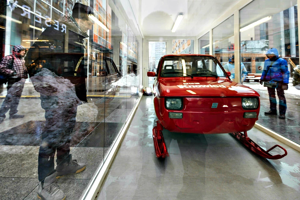 Specjalnie podrasowany Fiat 126p jest jedną z atrakcji wystawy