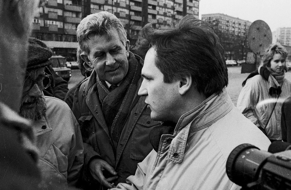 01.02.1990, I zjazd SdRP, n/z Aleksander Kwaśniewski udziela pierwszego wywiadu jako nowy przewodniczący nowej partii 