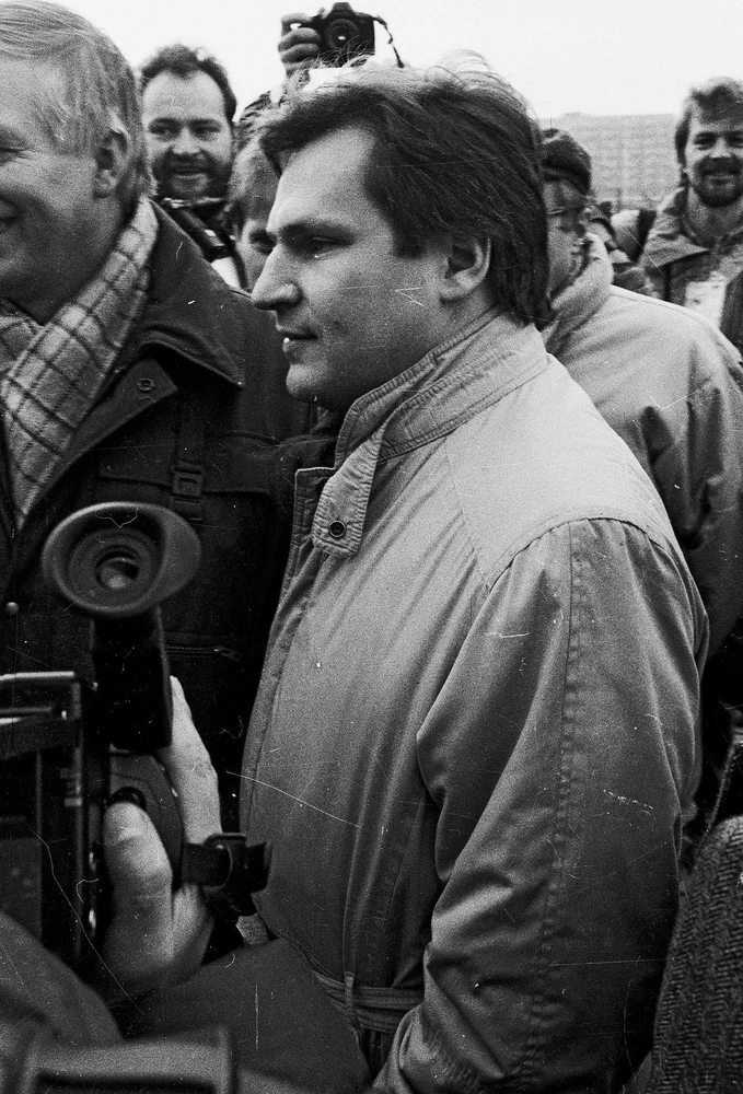 01.02.1990, I zjazd SdRP, n/z Aleksander Kwaśniewski udziela pierwszego wywiadu jako nowy przewodniczący nowej partii 