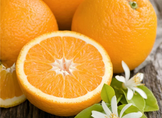 Pomarańcza zawiera limonen, związek, który ma silne właściwości antynowotworowe.
