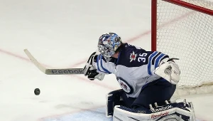 Al Montoya obronił 34 strzały w meczu z Chicago Blackhawks