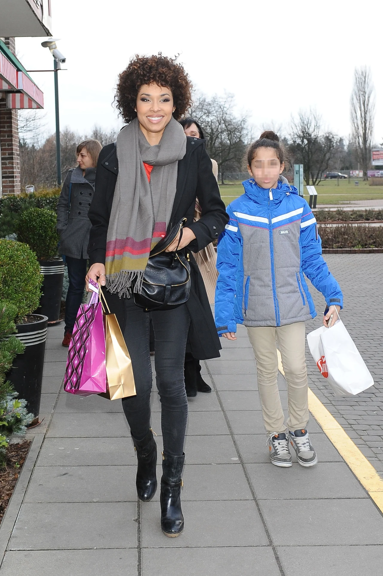 Omenaa Mensah z córką Vanesską Omenaa Mensah z córką Vanesską