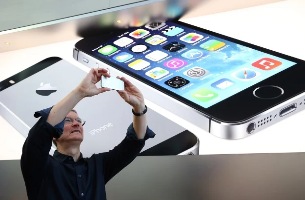 Tim Cook broni polityki Apple