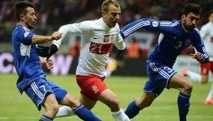 Kamil Grosicki w walce z piłkarzami San Marino