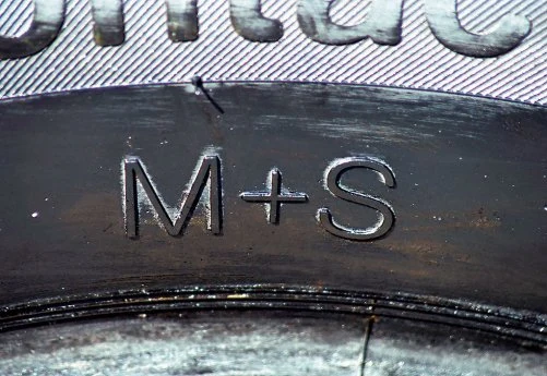 Znaczek M+S nie oznacza obecnie opony zimowej. Praktycznie nie znaczy on nic.