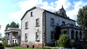 W dworze w Wielowsi wysłannik Kunstschutzkommision natrafił na wiele bezwartościowych obrazów 