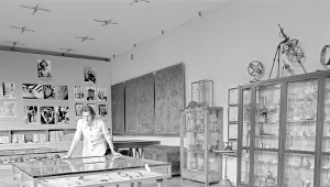 Ekspozycja zegarów słonecznych w Muzeum im. Przypkowskich w Jędrzejowie - zdjęcie z lat 60.