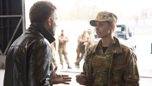 - Przemek, powiedz, jak jest między nami? Nadal jesteśmy razem, czy...  Spójrz na mnie! Naprawdę myślisz, że ja nie mam żadnych uczuć?! - wykrztusi Zuza. 
