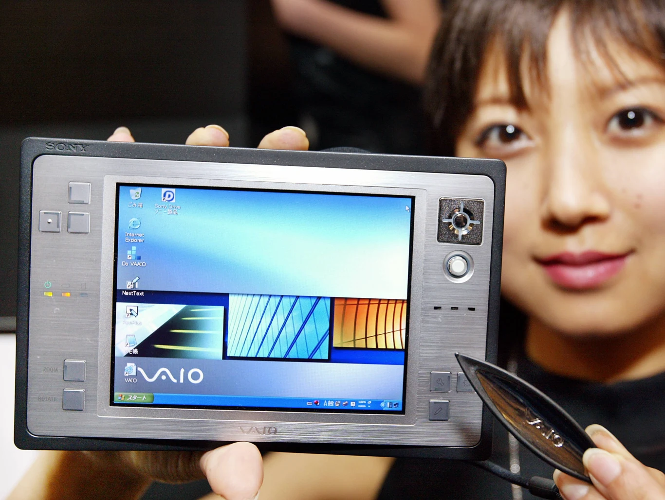 Vaio U 5-cali, Windows XP i ekran SVGA LCD - rok 2003 Vaio U 5-cali, Windows XP i ekran SVGA LCD - rok 2003