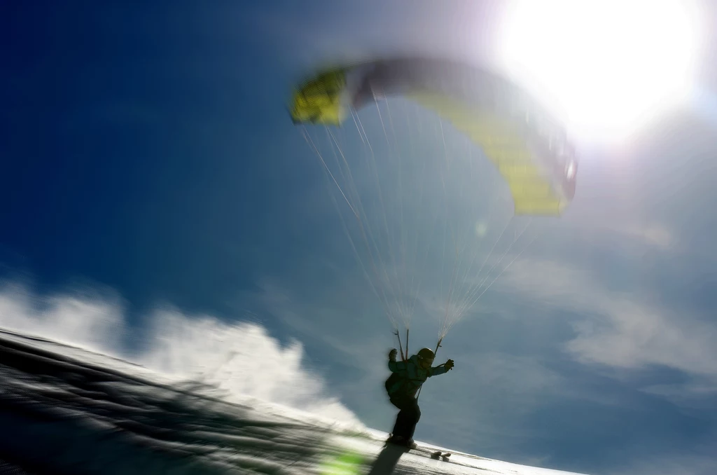 Snowkiting jest świetnym wprowadzeniem do speedflyingu