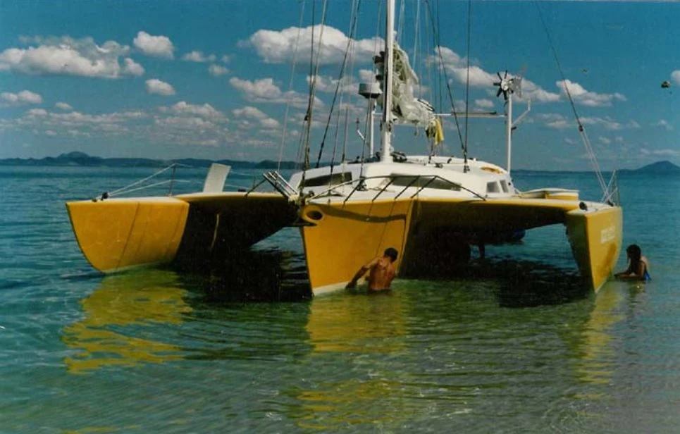 "Rose Noelle" - trimaran, na którym 4 mężczyzn przeżyło 119 dni w morzu "Rose Noelle" - trimaran, na którym 4 mężczyzn przeżyło 119 dni w morzu