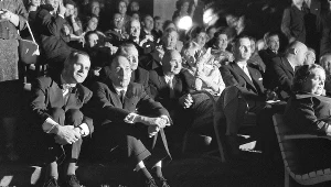 Lata 50. Przyjęcie w ambasadzie radzieckiej w Warszawie. W środku Włodzimierz Sokorski (łysy).