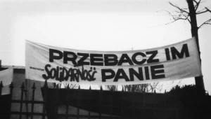 Transparent "Solidarności" na kościele św. Stanisława Kostki