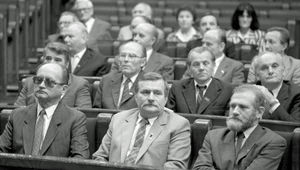 Wojciech Jaruzelski, Lech Wałęsa i Bronisław Geremek podczas inauguracujnego posiedzenia Senatu - 4 lipca 1989 r.