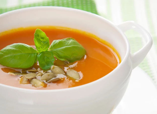Wprowadź zupę dyniowo-pomidorową do swojego codziennego jadłospisu. 