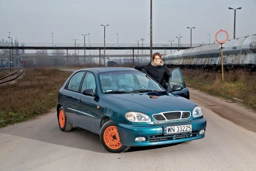 Niskie ceny wynikają ze znikomej renomy marki Daewoo. Lanos to auto, które obniża status właściciela.