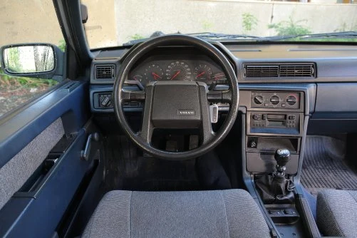 Zadziwiające: Volvo jest dosyć ciasne w środku. Ale jak niebywale trwałe...
